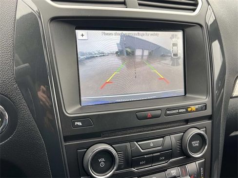 Used 2018 Ford Explorer XLT w/ Equipment Group 202A image 37