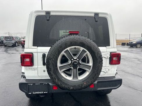 Used 2019 Jeep Wrangler Unlimited Sahara image 9