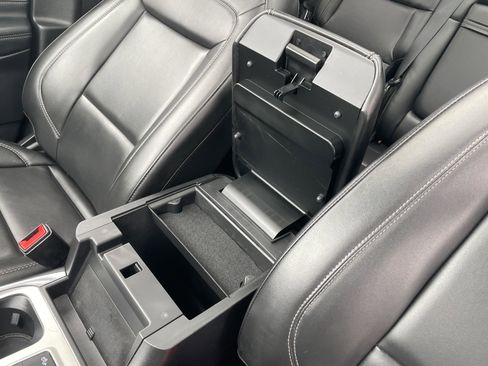 Certified 2022 Ford Explorer XLT w/ Equipment Group 202A image 23