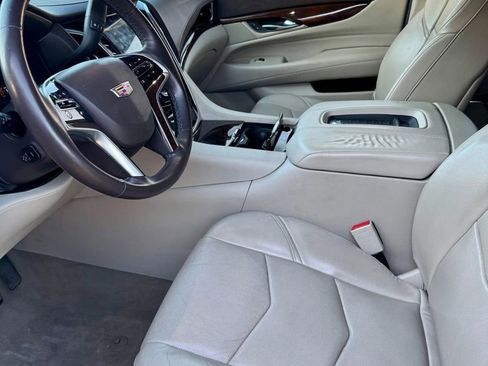 Used 2017 Cadillac Escalade Premium Luxury AWD/4WD image 6