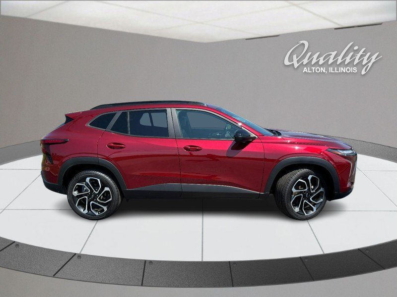 Used 2024 Chevrolet Trax RS w/ Sunroof Package FWD image 3