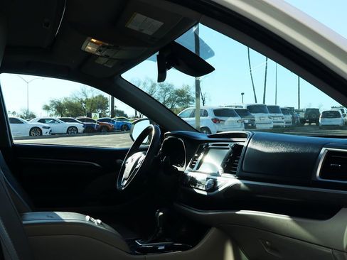 Used 2019 Toyota Highlander Limited image 35
