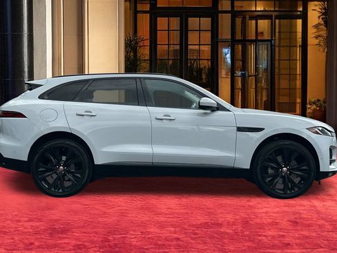 Used 2021 Jaguar F-PACE S image 9