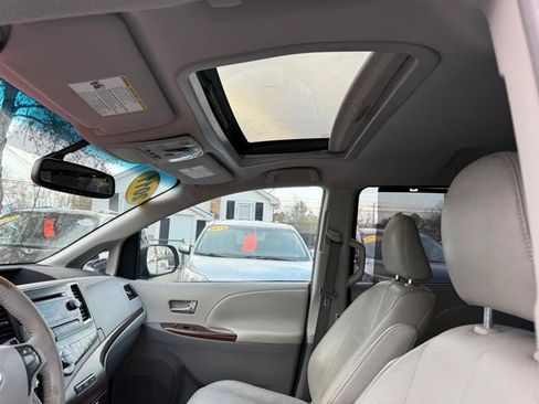 Used 2011 Toyota Sienna XLE AWD/4WD image 15