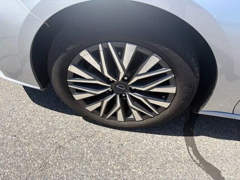 Used 2024 Nissan Altima 2.5 SV FWD image 21