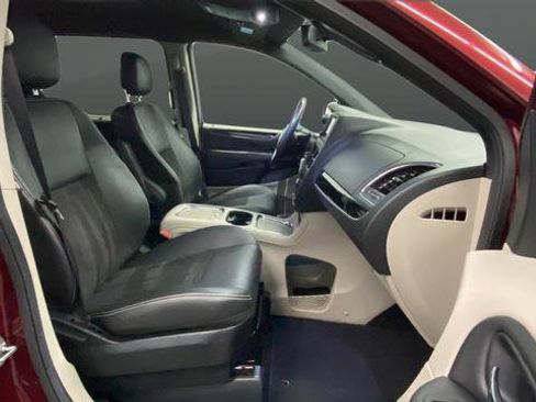 Used 2020 Dodge Grand Caravan SXT w/ Driver Convenience Group FWD image 22
