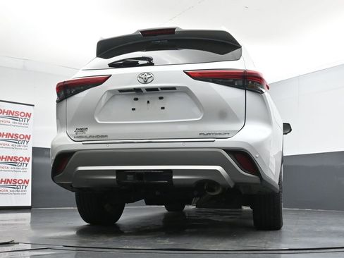 Used 2023 Toyota Highlander Platinum image 23