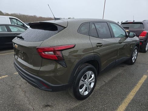 Used 2024 Chevrolet Trax LS image 2