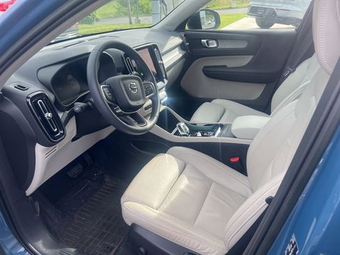 Used 2023 Volvo XC40 B5 Plus w/ Driver Assist Package AWD/4WD image 13