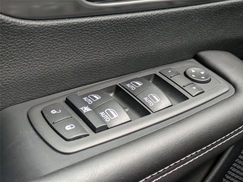 New 2026 Chrysler Pacifica Select image 25