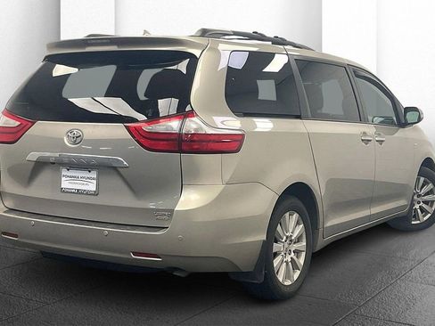 Used 2017 Toyota Sienna Limited Premium image 11