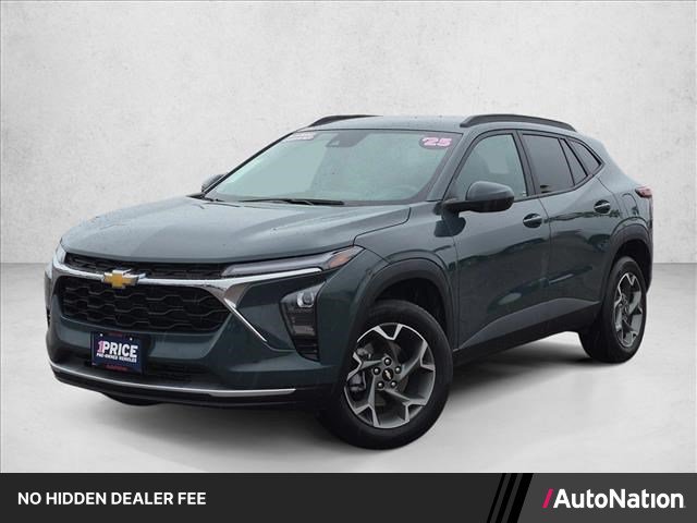 Used 2025 Chevrolet Trax LT FWD image 1
