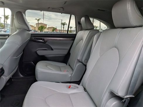 Used 2021 Toyota Highlander Limited image 20