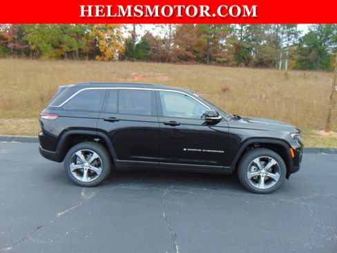 New 2025 Jeep Grand Cherokee Limited RWD image 13