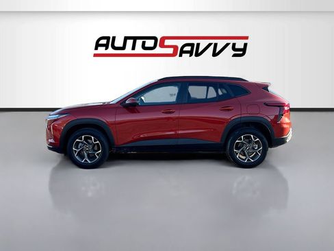Used 2024 Chevrolet Trax LT w/ LT Convenience Package FWD image 4
