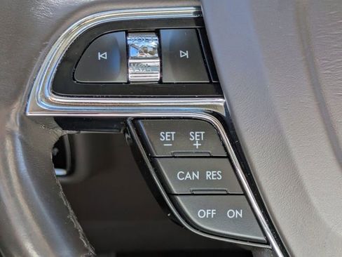 Used 2023 Lincoln Nautilus Reserve FWD image 11