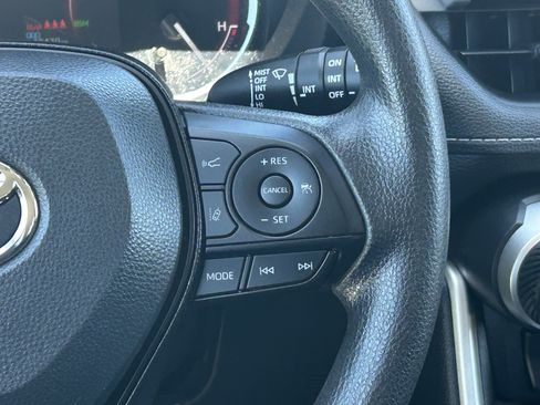 Certified 2025 Toyota RAV4 XLE FWD image 22
