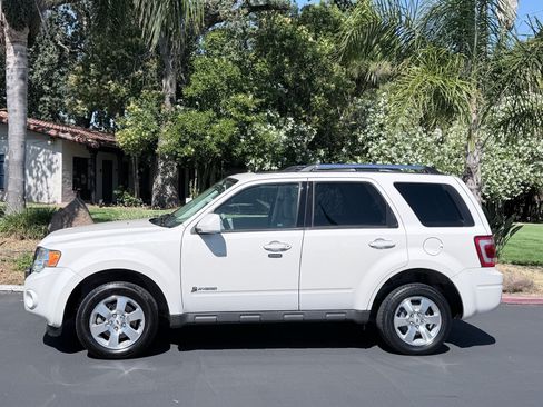 Used 2009 Ford Escape Limited FWD image 2