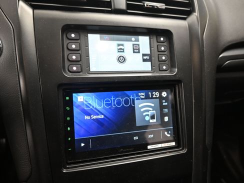 Used 2018 Ford Fusion SE w/ Equipment Group 201A image 12