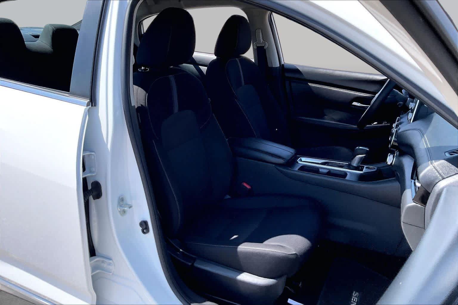 Used 2025 Nissan Sentra SV FWD image 9