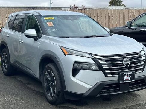 Used 2025 Nissan Rogue SV FWD image 2
