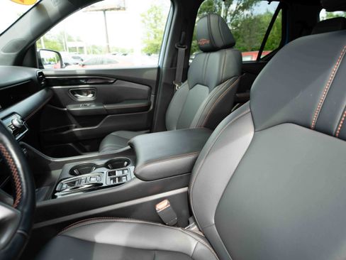 Used 2024 Honda Pilot TrailSport image 10