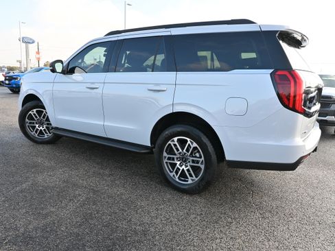 New 2025 Ford Expedition Active image 8