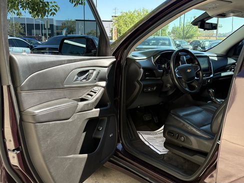 Used 2019 Chevrolet Traverse Premier w/ Driver Confidence II Package FWD image 17