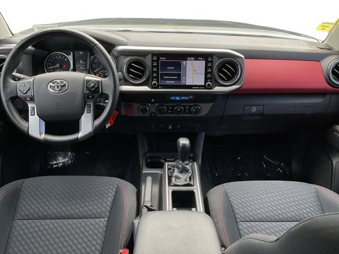 Used 2021 Toyota Tacoma SR5 AWD/4WD image 10
