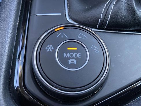 Certified 2022 Volkswagen Taos SEL image 23