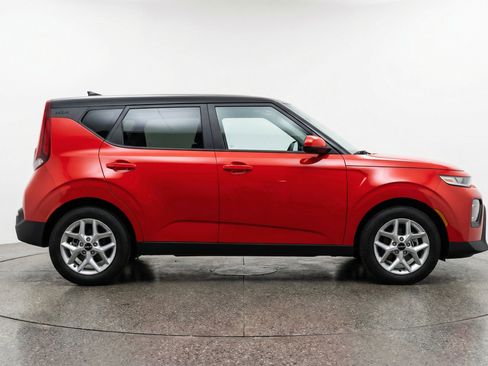 Used 2025 Kia Soul LX w/ LX Technology Package FWD image 11