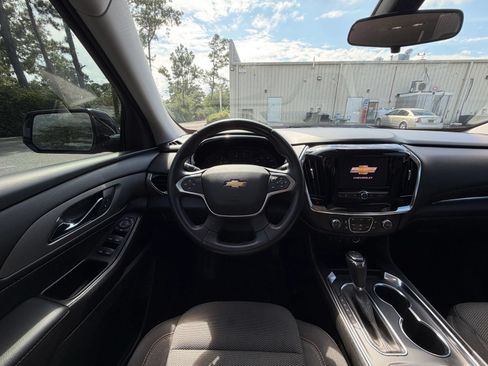 Used 2020 Chevrolet Traverse LT FWD image 12