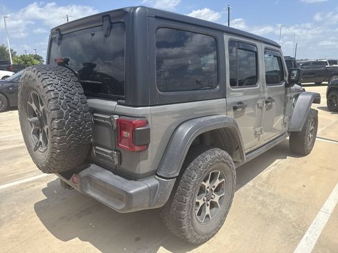Used 2018 Jeep Wrangler Unlimited Rubicon w/ Dual Top Group AWD/4WD image 3