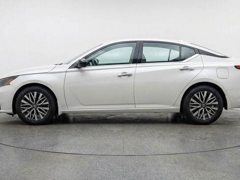 Used 2025 Nissan Altima 2.5 SV image 5