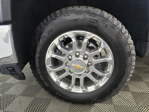 Used 2025 Chevrolet Silverado 3500 LTZ w/ LTZ Premium Package image 19