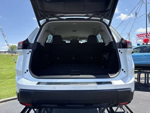 Used 2026 Nissan Rogue SV w/ Cold Weather Package AWD/4WD image 17