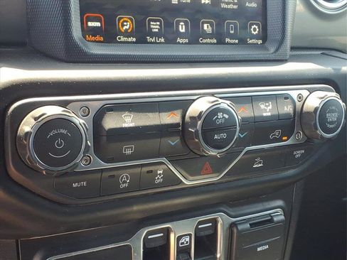 Used 2022 Jeep Gladiator Overland AWD/4WD image 5