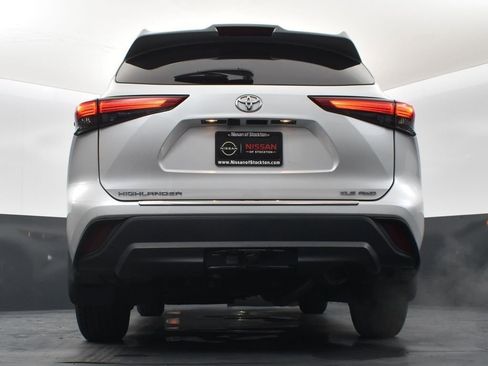 Used 2022 Toyota Highlander XLE image 15