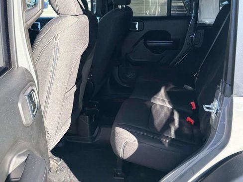 Used 2019 Jeep Wrangler Unlimited Sport S image 28