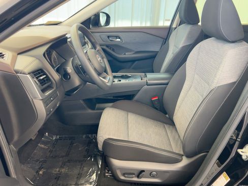 Used 2023 Nissan Rogue SV image 5