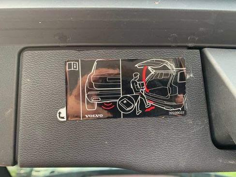 Used 2021 Volvo XC60 T8 Inscription Expression w/ Protection Package AWD/4WD image 19