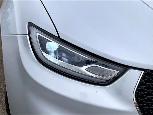 Used 2024 Chrysler Pacifica Touring-L FWD image 27