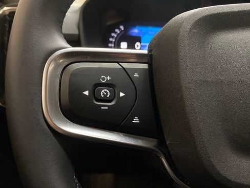 Used 2025 Volvo XC40 B5 Core AWD/4WD image 40