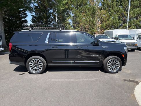 Used 2024 GMC Yukon XL Denali Ultimate AWD/4WD image 11