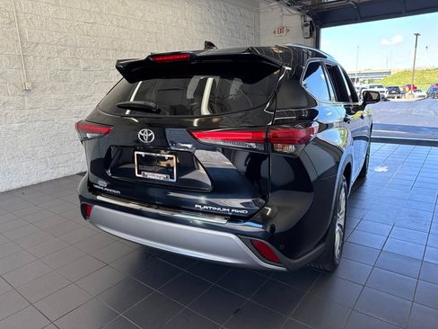 Used 2023 Toyota Highlander Platinum AWD/4WD image 7