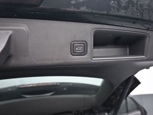 Used 2022 GMC Terrain SLT w/ Infotainment Package II image 7