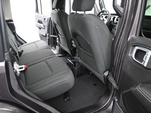 Used 2021 Jeep Wrangler Unlimited Sahara AWD/4WD image 14