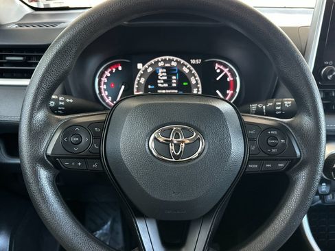 Used 2025 Toyota RAV4 XLE FWD image 21
