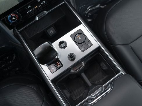 Used 2023 Land Rover Range Rover SV image 43