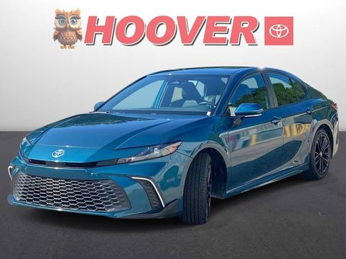 Used 2025 Toyota Camry SE w/ Convenience Package FWD image 3